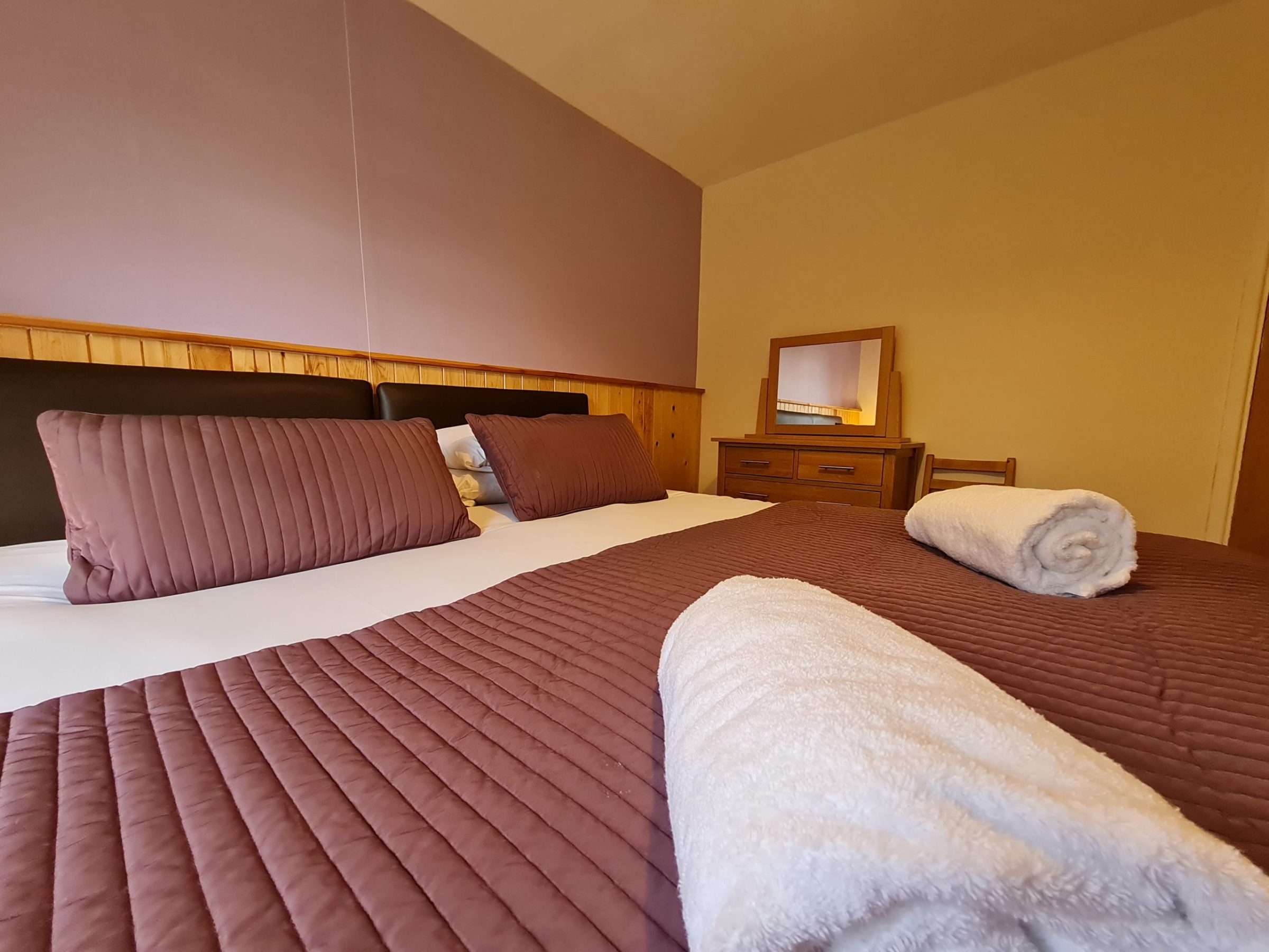 a bedroom with a bed in a hotel room